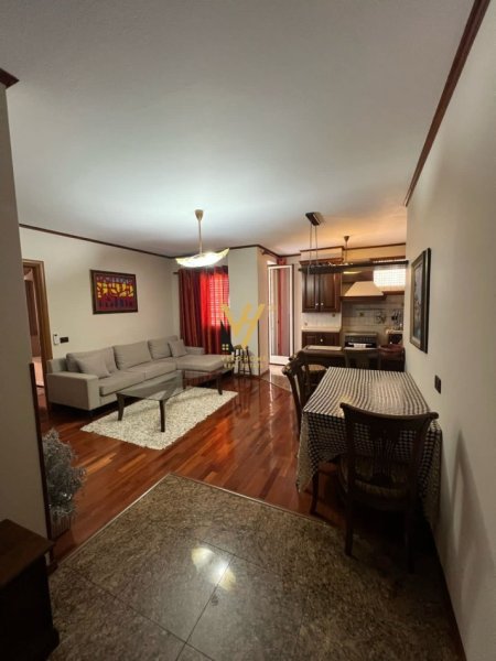 Tirane, jepet me qera apartament 1+1+Ballkon Kati 7, 70 m² 700 € (SHESHI WILLSON)