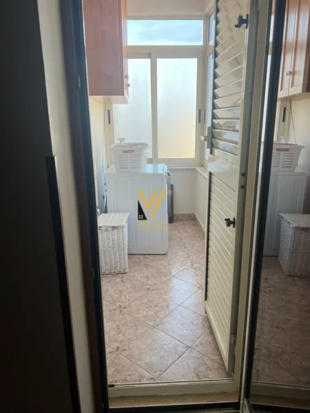 Tirane, jepet me qera apartament 1+1+Ballkon Kati 7, 70 m² 700 € (SHESHI WILLSON)