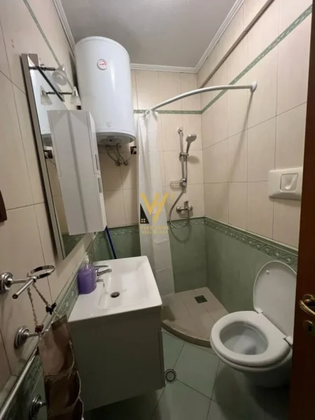 Tirane, jepet me qera apartament 1+1+Ballkon Kati 7, 70 m² 700 € (SHESHI WILLSON)