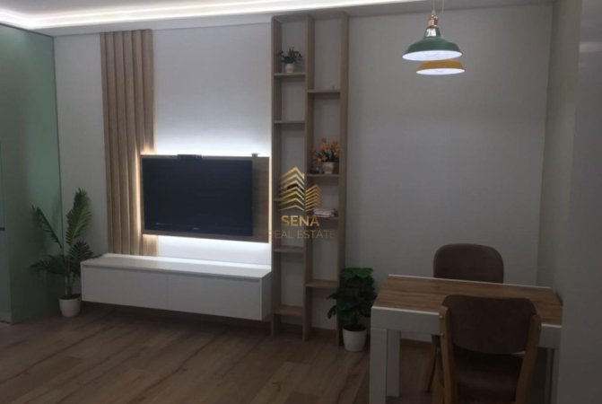 Tirane, jepet me qera apartament 1+1 Kati 3, 60 m² 600 € (Rruga Robert Shvarc)