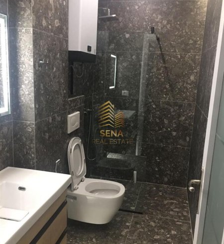 Tirane, jepet me qera apartament 1+1 Kati 3, 60 m² 600 € (Rruga Robert Shvarc)