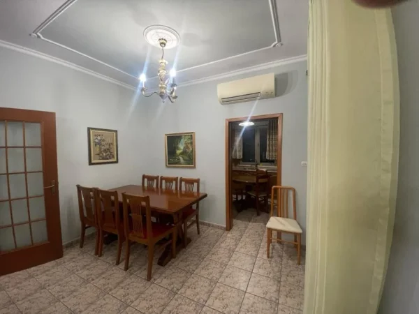 Tirane, jap me qera apartament 2+1+Ballkon Kati 2, 114 m² (Ish Tregu Elektrik)