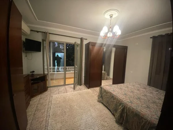Tirane, jap me qera apartament 2+1+Ballkon Kati 2, 114 m² (Ish Tregu Elektrik)