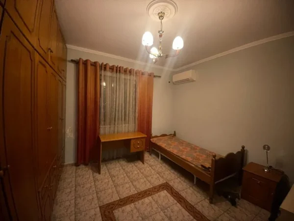 Tirane, jap me qera apartament 2+1+Ballkon Kati 2, 114 m² (Ish Tregu Elektrik)