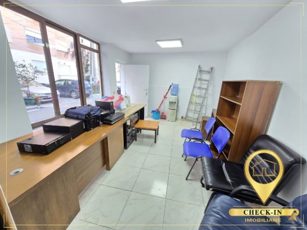 Tirane, jepet me qera dyqan Kati 0, 23 m² 400 € (Rruga Fortuzi)