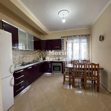 Tirane, jepet me qera apartament 3+1+Ballkon Kati 2, 115 m² 450 € (Selite e Vogel)