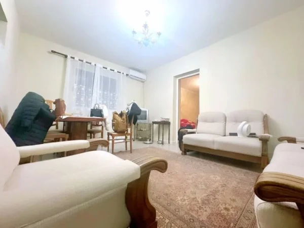 Tirane, shitet apartament 2+1 , 75 m² 95.000 € (Parku i Autobusave)