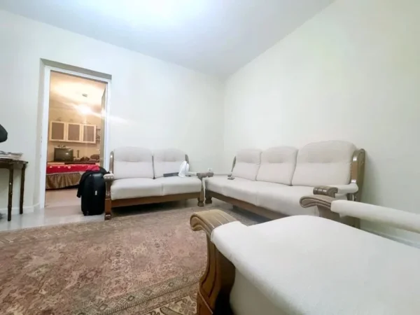 Tirane, shitet apartament 2+1 , 75 m² 95.000 € (Parku i Autobusave)