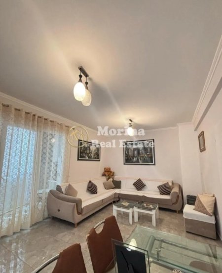 Tirane, jepet me qera apartament duplex 1+1+Ballkon Kati 2, 70 m² 600 € (Oxhaku)