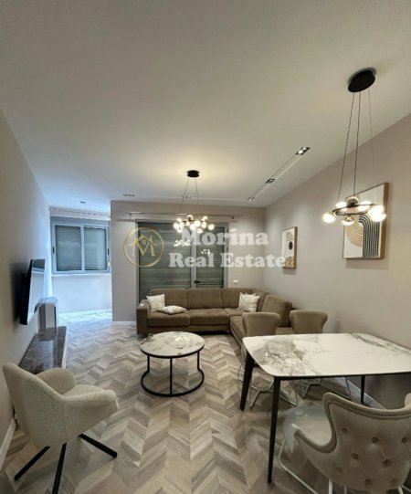 Tirane, jepet me qera apartament 2+1 Kati 7, 120 m² 1.300 € (Qender)