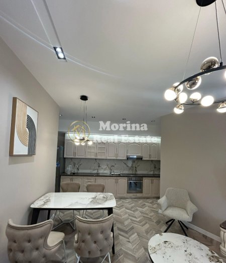 Tirane, jepet me qera apartament 2+1 Kati 7, 120 m² 1.300 € (Qender)