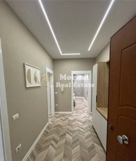 Tirane, jepet me qera apartament 2+1 Kati 7, 120 m² 1.300 € (Qender)