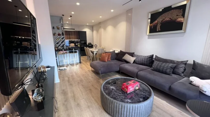 Tirane, jepet me qera apartament 2+1+Ballkon Kati 6, 103 m² 900 € (Unaza e Re, Astir)