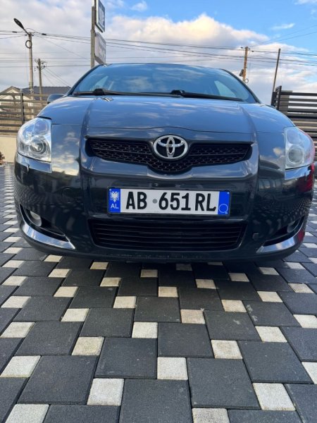 Tirane, shitet makine Toyota Auris Nafte, e zeze automatik Kondicioner 189.000 km 6.500 €