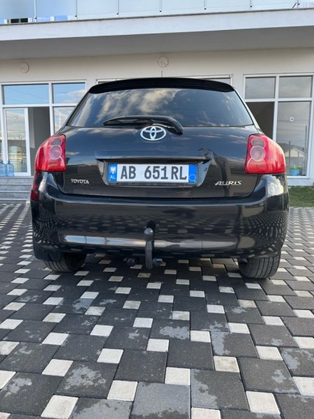 Tirane, shitet makine Toyota Auris Nafte, e zeze automatik Kondicioner 189.000 km 6.500 €