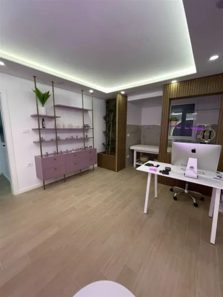 Tirane, jepet me qera ambjent biznesi Kati 2, 70 m² 800 € (Vasil Shantos)