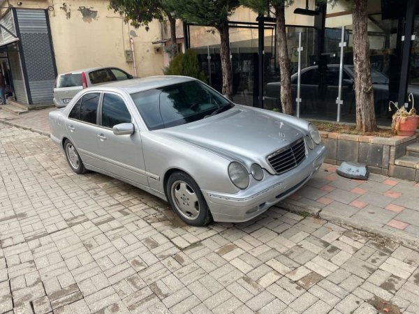 Tirane, shitet W210 2.7 avantgard