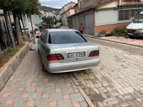 Tirane, shitet W210 2.7 avantgard