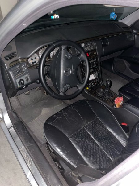 Tirane, shitet W210 2.7 avantgard