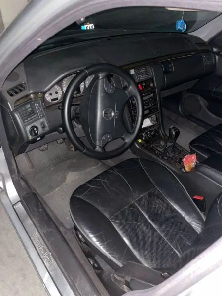 Tirane, shitet W210 2.7 avantgard