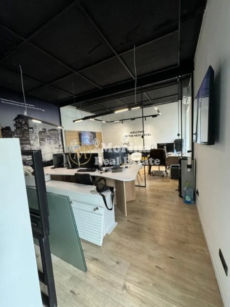 Tirane, jepet me qera ambjent biznesi Kati 0, 55 m² 1.000 € (Myslym Shyri)