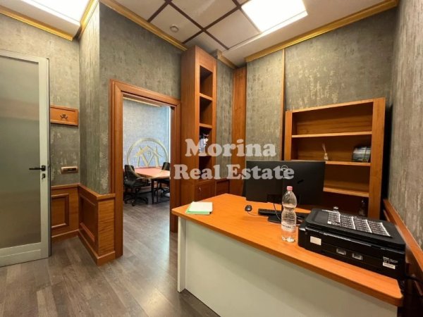 Tirane, jepet me qera ambjent biznesi Kati 2, 25 m² 650 € (Kullat Binjake)