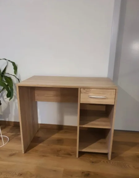 Tirane, shes Tavoline studimi 50 €