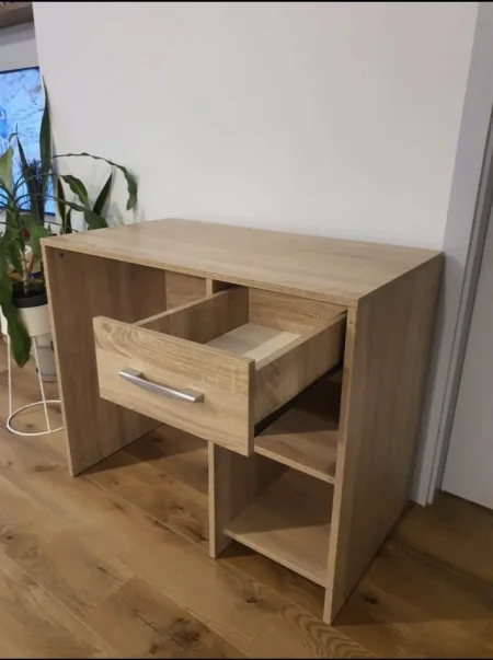 Tirane, shes Tavoline studimi 50 €