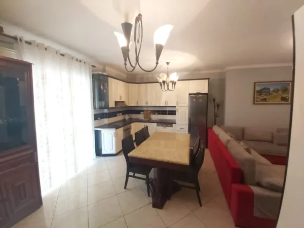 Fier, shes apartament 3+1 Kati 1, 129 m² 90.000 € (Rr. Mihal Jano, Fier)