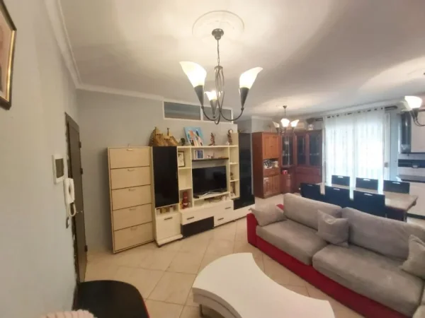 Fier, shes apartament 3+1 Kati 1, 129 m² 90.000 € (Rr. Mihal Jano, Fier)