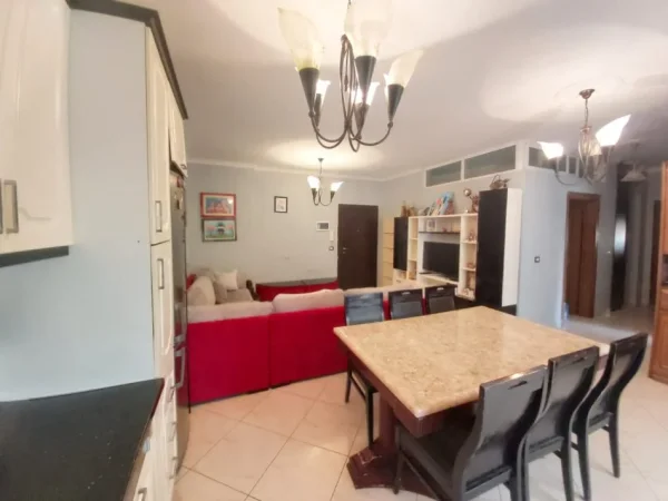 Fier, shes apartament 3+1 Kati 1, 129 m² 90.000 € (Rr. Mihal Jano, Fier)