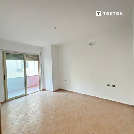 Tirane, shitet apartament 2+1 Kati 3, 99 m² 215.000 € (Liqeni i Thatë, Tiranë, TT 1851)
