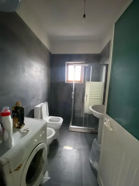 Durres, jepet me qera Vile 2+1 Kati 2, 145 m² 300 € (Apartamenti ndodhet ne hyrje te Durresit)