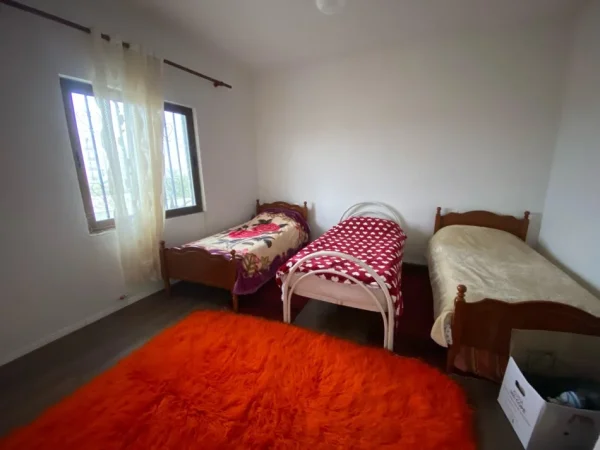 Durres, jepet me qera Vile 2+1 Kati 2, 145 m² 300 € (Apartamenti ndodhet ne hyrje te Durresit)