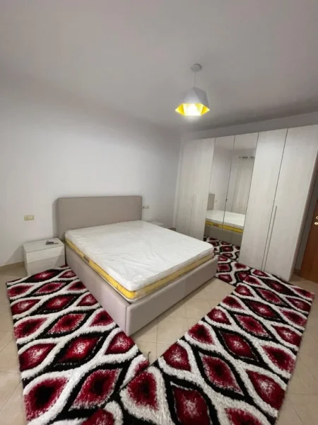 Tirane, jepet me qera apartament 2+1+Ballkon Kati 4, 100 m² 750 € (Kika 2)