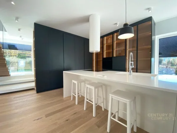 Tirane, shitet Vile 3+1+Aneks+Ballkon Kati 2, 250 m² 950.000 € (Long Hill, Qendra Tregtare TEG)