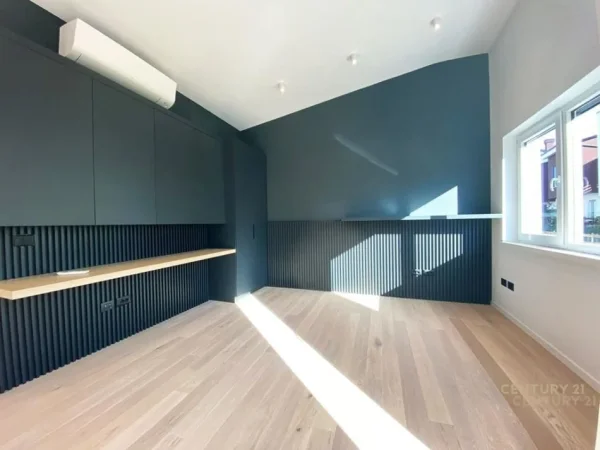 Tirane, shitet Vile 3+1+Aneks+Ballkon Kati 2, 250 m² 950.000 € (Long Hill, Qendra Tregtare TEG)