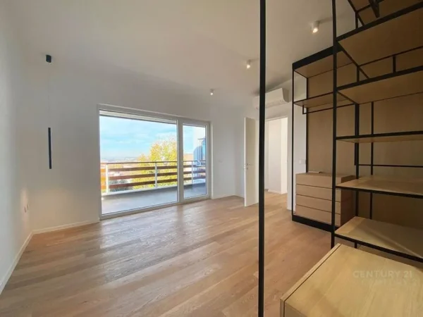 Tirane, shitet Vile 3+1+Aneks+Ballkon Kati 2, 250 m² 950.000 € (Long Hill, Qendra Tregtare TEG)