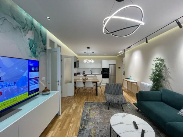 Tirane, shitet apartament 2+1+Ballkon Kati 1, 90 m² 285.000 € (Liqeni i That)