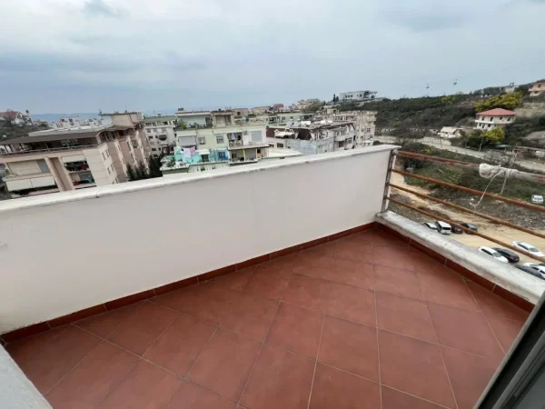Tirane, jap me qera apartament 1+1+Ballkon Kati 6, 51 m² 350 € (Fresku)