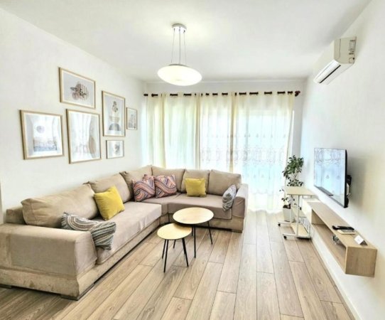Tirane, jepet me qera apartament 1+1+Ballkon Kati 5, 60 m² 550 € (Ish Fusha e Aviacionit , prane shkolles dhora leka)