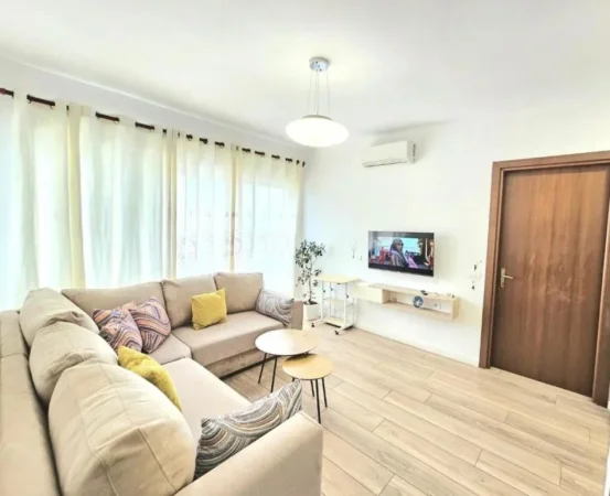 Tirane, jepet me qera apartament 1+1+Ballkon Kati 5, 60 m² 550 € (Ish Fusha e Aviacionit , prane shkolles dhora leka)