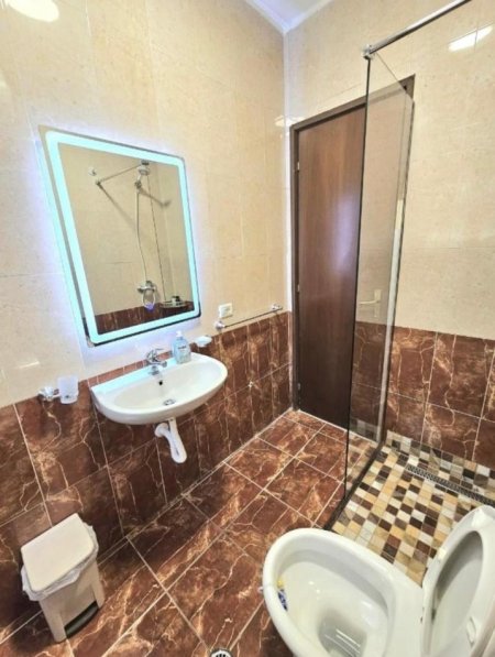 Tirane, jepet me qera apartament 1+1+Ballkon Kati 5, 60 m² 550 € (Ish Fusha e Aviacionit , prane shkolles dhora leka)