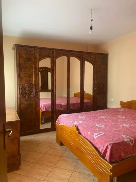 Tirane, jepet me qera apartament 2+1+Aneks+Ballkon Kati 3, 90 m² 350 € (kompleksi malezjan)
