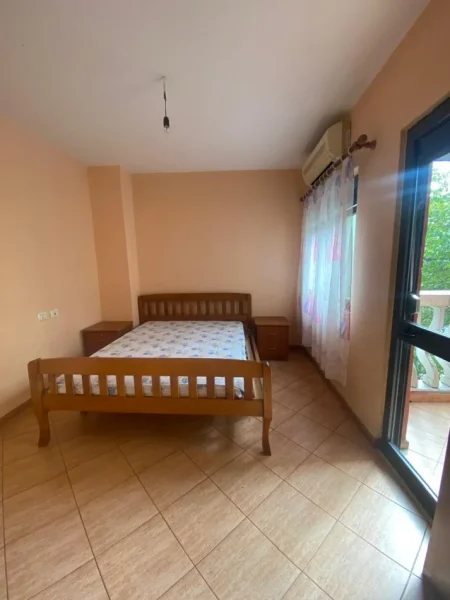 Tirane, jepet me qera apartament 2+1+Aneks+Ballkon Kati 3, 90 m² 350 € (kompleksi malezjan)