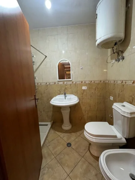 Tirane, shitet apartament 2+1+Ballkon Kati 4, 99 m² 180.000 € (Ndre Mjeda, prane Kompleksit Magnet)