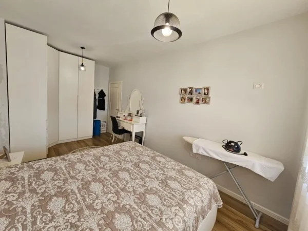 Tirane, shitet apartament 2+1+Aneks+Ballkon Kati 4, 85 m² 135.000 € (astir)