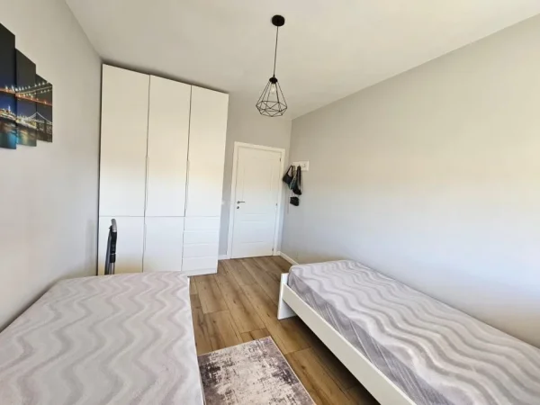 Tirane, shitet apartament 2+1+Aneks+Ballkon Kati 4, 85 m² 135.000 € (astir)