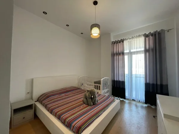 Tirane, jepet me qera apartament 1+1+Ballkon Kati 9, 400 € 