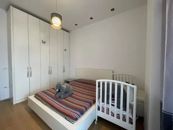 Tirane, jepet me qera apartament 1+1+Ballkon Kati 9, 400 € 